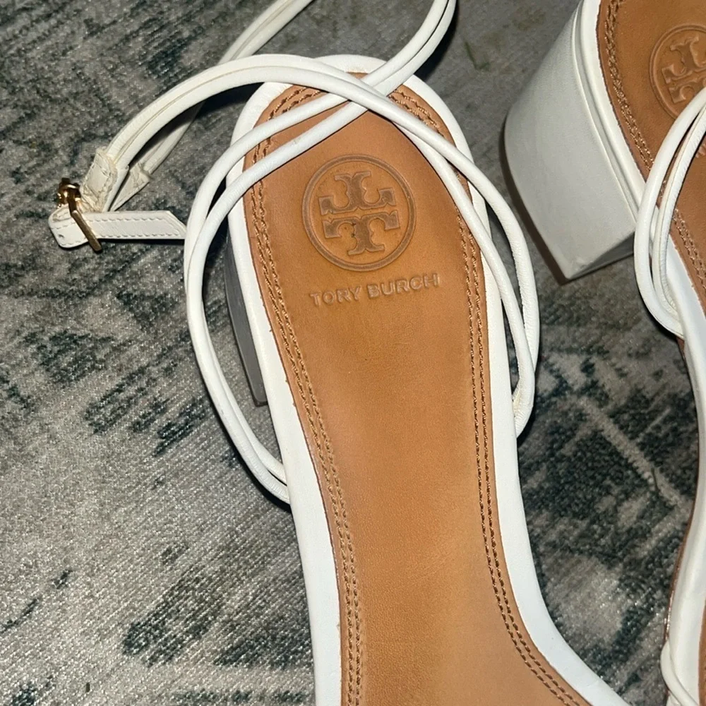 Tory Burch women’s mini Benton knot White Heeled Shoes size 9